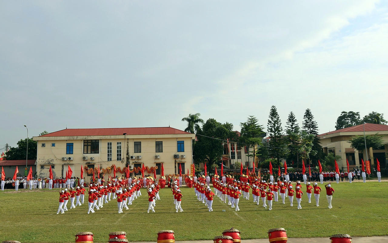 Tiếp đó là phần đồng diễn chào mừng – điểm nhấn ấn tượng của buổi lễ.