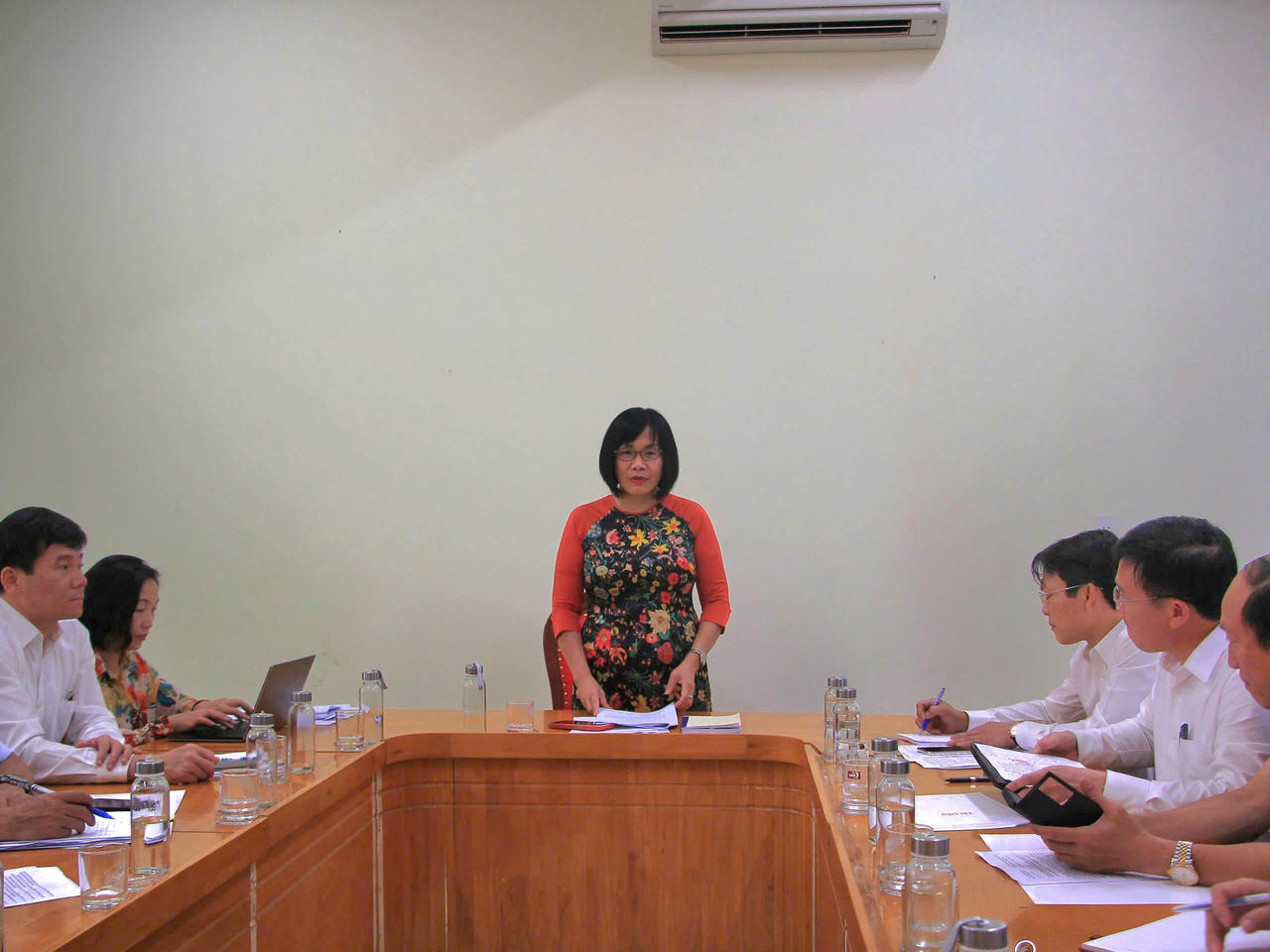 Thứ trưởng Bộ Tư pháp Đặng Hoàng Oanh kiểm tra thực tế công tác vận hành chính quyền hai cấp tại phường Đồng Thuận, tỉnh Quảng Trị (ngày 5/7/2025).