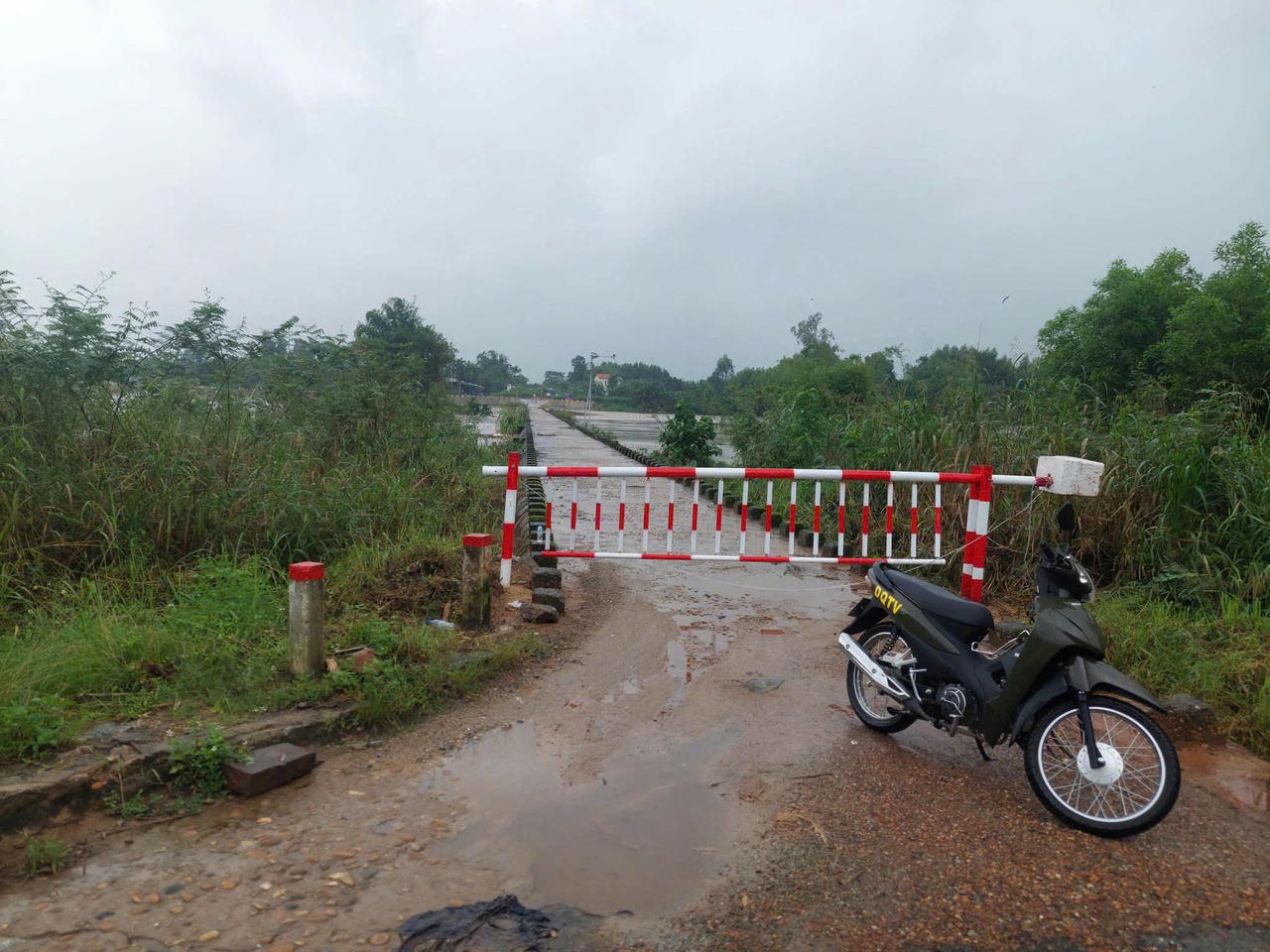 Điểm sạt lở trên đèo Lò Xo, đoạn qua thôn Đăk Nớ, xã Đăk Pék (Quảng Ngãi).