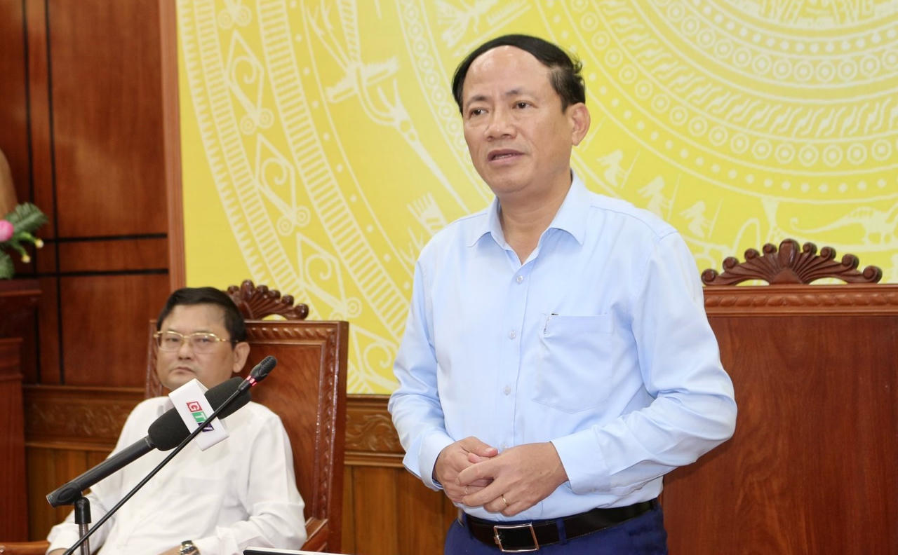 Ông Phạm Anh Tuấn phát biểu tại cuộc họp về tình hình hoạt động đầu tư tại các khu, CCN trên địa bàn tỉnh. (Ảnh: Ngọc Minh)