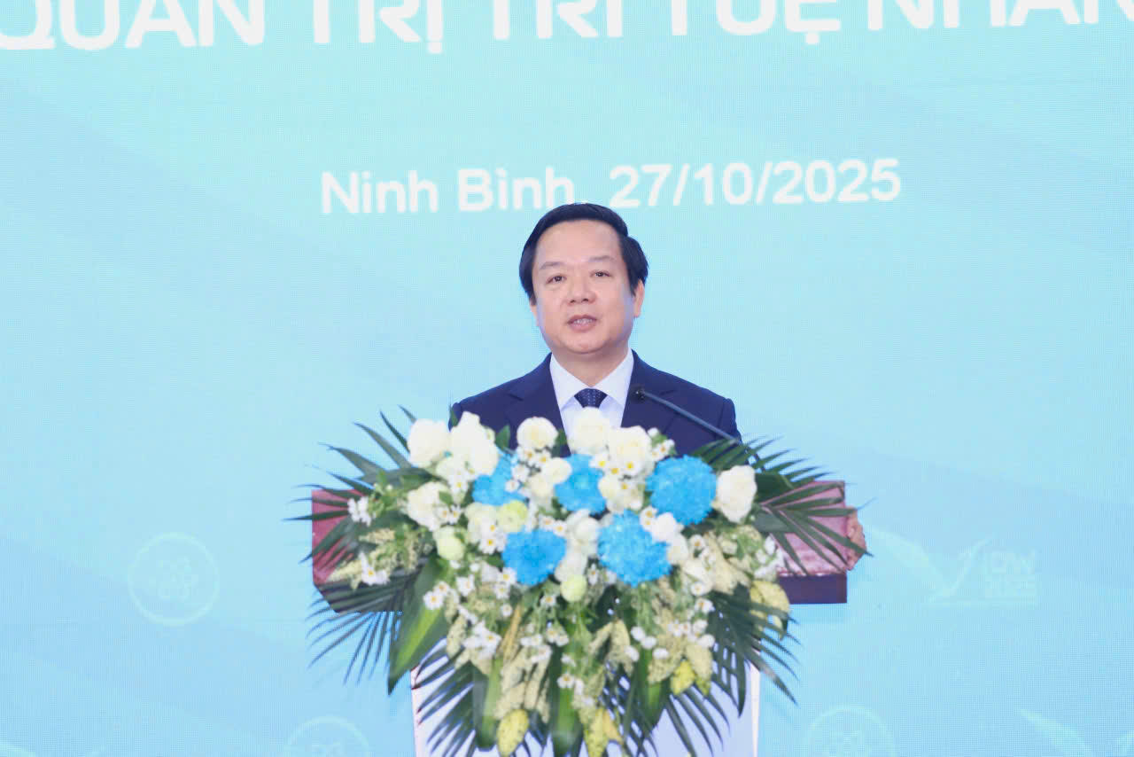 Ông Phạm Quang Ngọc, Chủ tịch UBND tỉnh Ninh Bình phát biểu khai mạc Tuần lễ Số tại Ninh Bình.. 