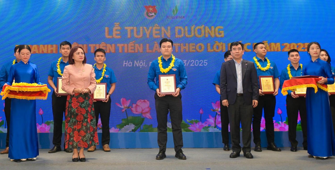 Tầm quan trọng của văn hóa Đảng trong kỷ nguyên mới
Bài 2: Văn hóa Đảng - Nền tảng tạo dựng khối đại đoàn kết dân tộc từ ý Đảng, lòng dân Tầm quan trọng của văn hóa Đảng trong kỷ nguyên mới
Bài 2: Văn hóa Đảng - Nền tảng tạo dựng khối đại đoàn kết dân tộc từ ý Đảng, lòng dân