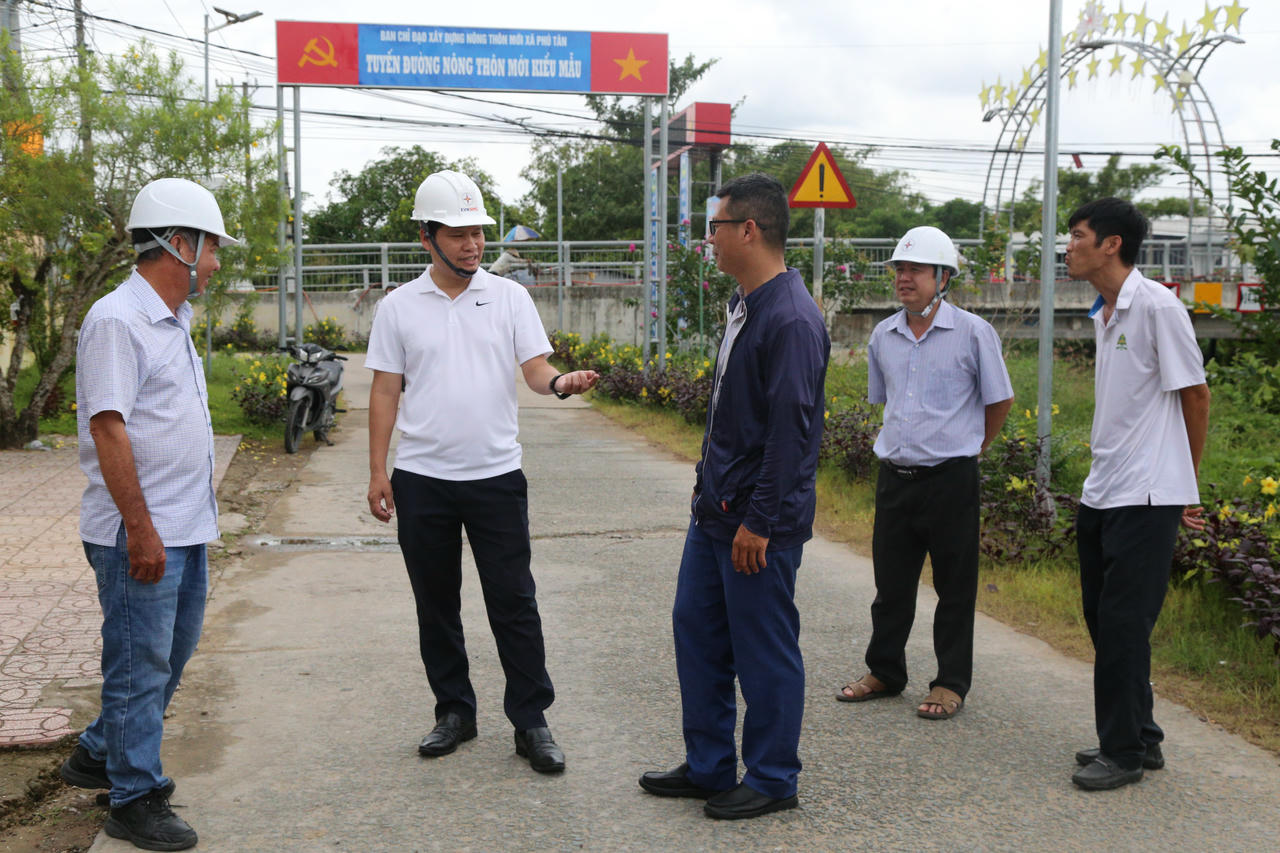 Phó Tổng giám đốc EVNSPC Bùi Quốc Hoan kiểm tra tiến độ các công trình đầu tư xây dựng trong tháng 9/2025