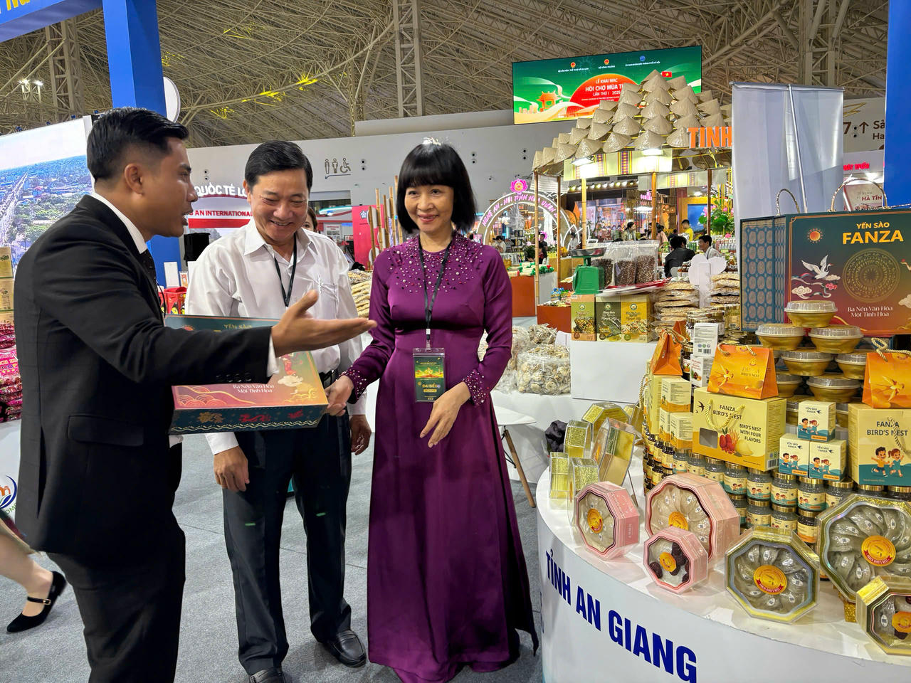 An Giang quảng bá du lịch và sản phẩm đặc trưng tại Hội chợ mùa Thu 2025