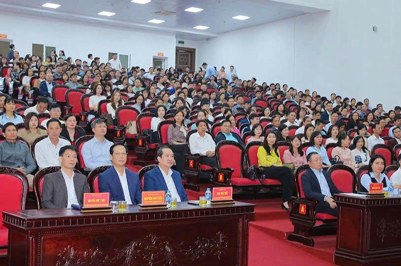 Lớp Bồi dưỡng nghiệp vụ chuyên sâu về công tác kiểm tra, giám sát năm 2025 thu hút gần 700 học viên là lãnh đạo, cán bộ cơ quan UBKT trên địa bàn tỉnh Ninh Bình.