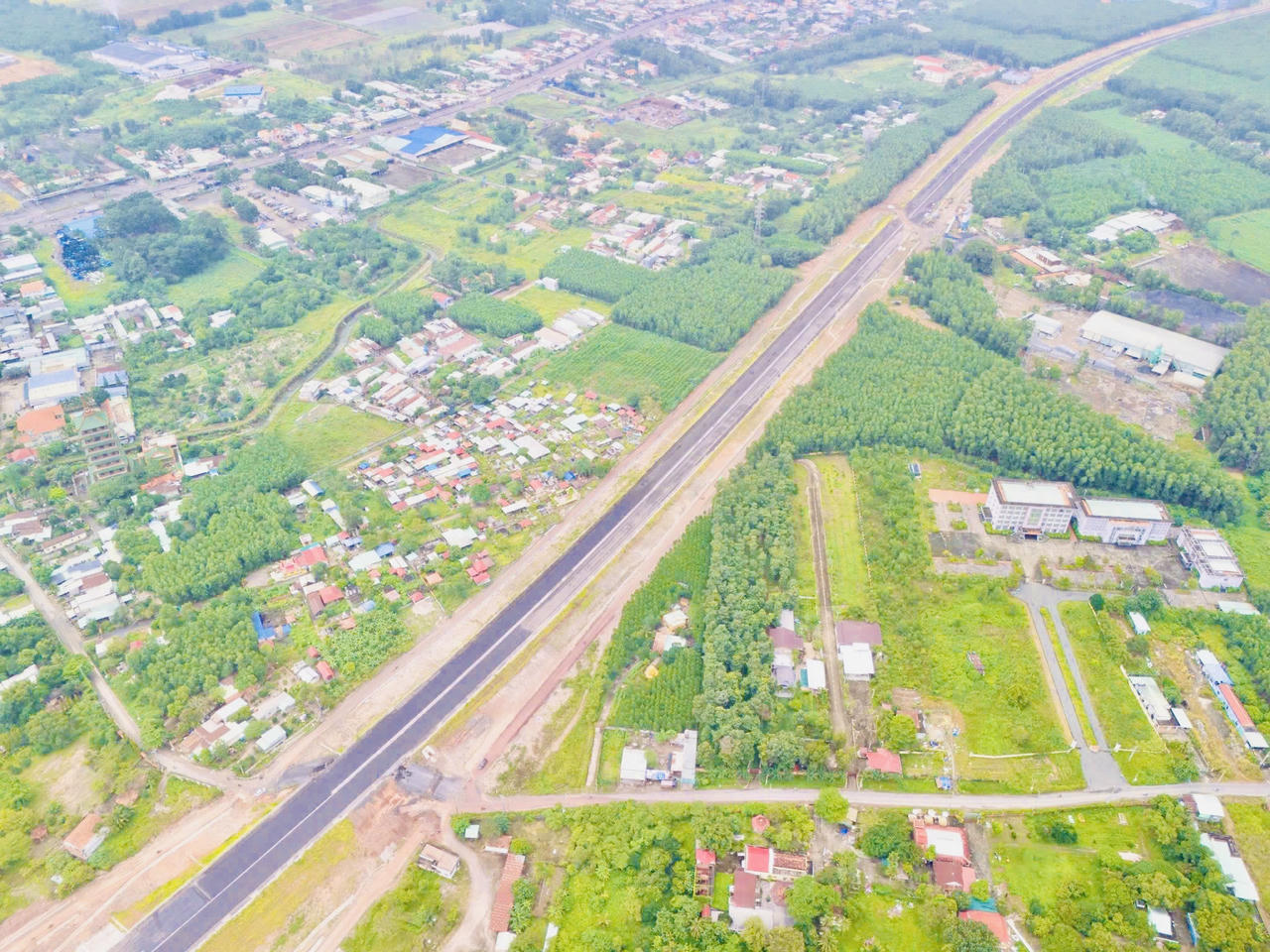 Dự án thành phần 1 cao tốc Biên Hòa - Vũng Tàu dài 16km, nối từ tuyến tránh Quốc lộ 1 (phường Phước Tân) đến xã Long Thành.