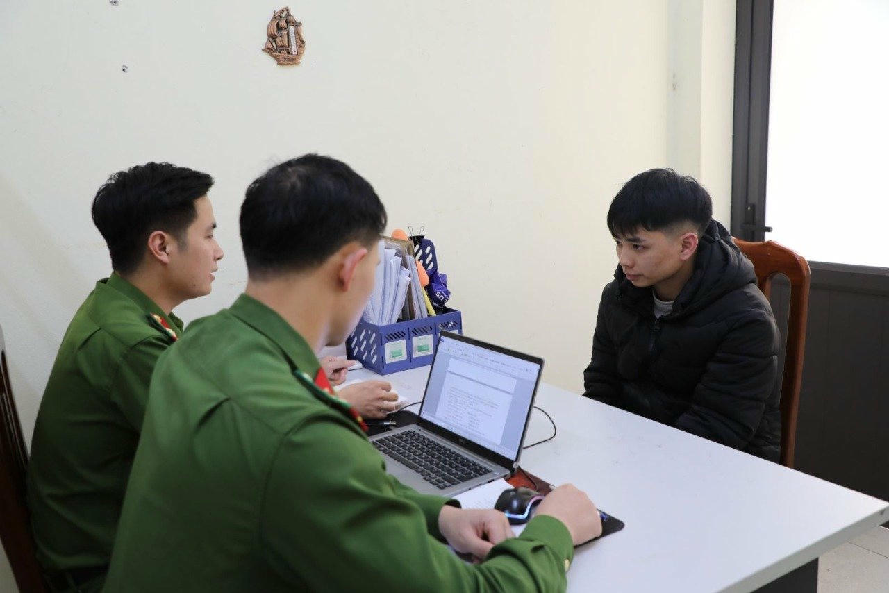 Chống người thi hành công vụ, một đối tượng bị khởi tố 