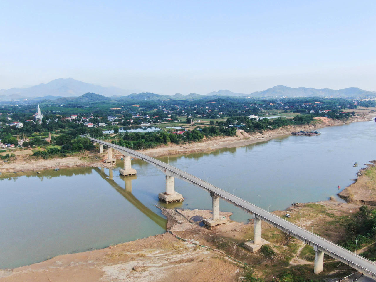 Hư hỏng trụ T3, Phú Thọ cấm lưu thông qua cầu sông Lô