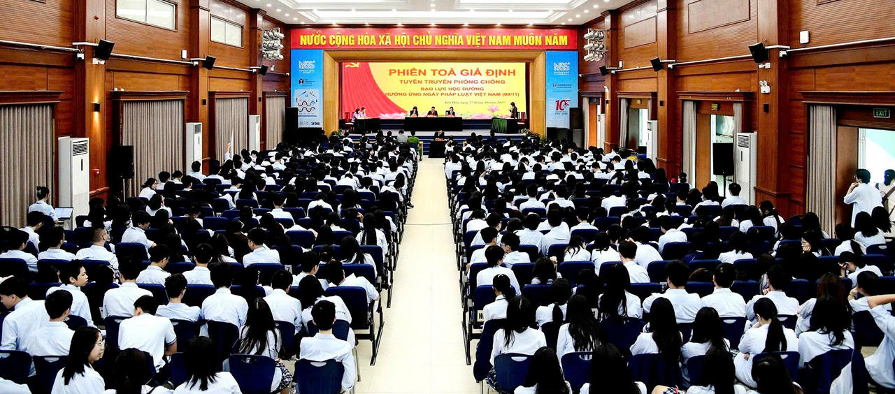 "Phiên tòa giả định" có sự tham gia của đông đảo học sinh tại Trường THCS và THPT Nguyễn Siêu.