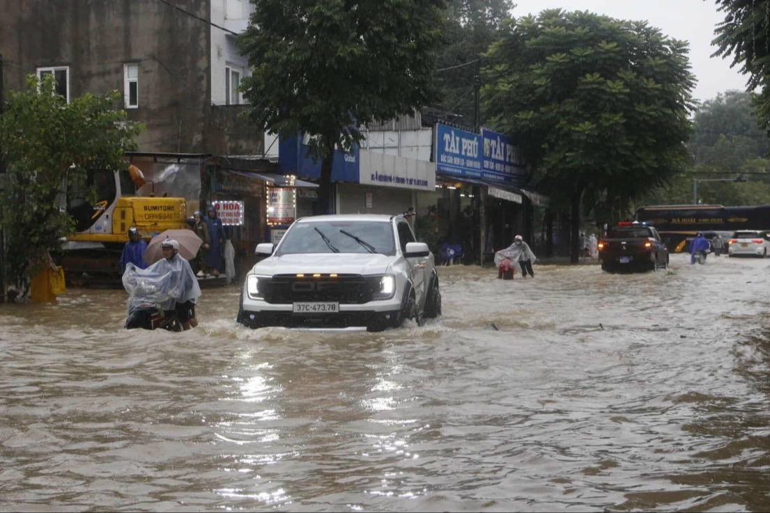 Miền Trung tập trung ứng phó, khắc phục hậu quả mưa lũ, sạt lở