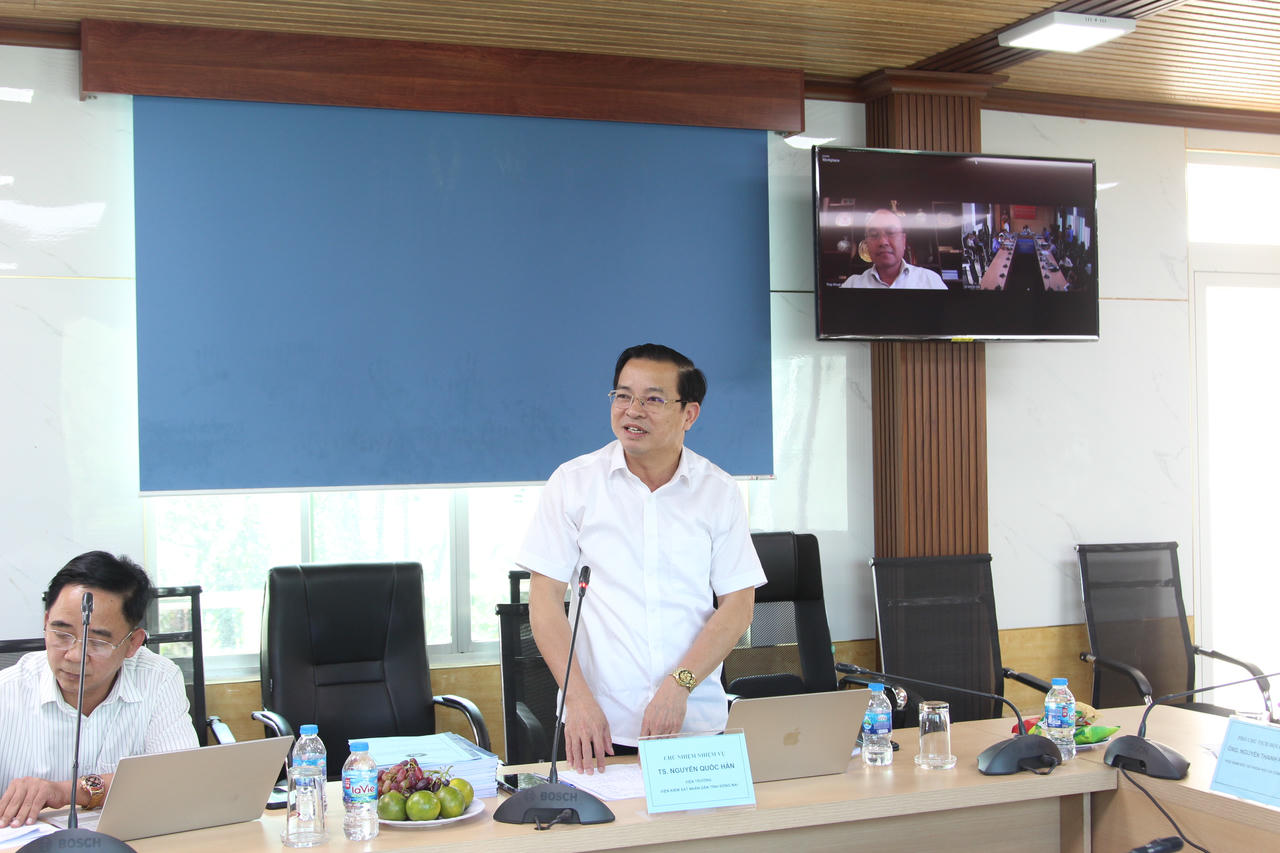 TS. Nguyễn Quốc Hân, Viện trưởng Viện Kiểm sát nhân dân tỉnh Đồng Nai, chủ nhiệm đề tài báo cáo kết quả thực hiện đề tài.