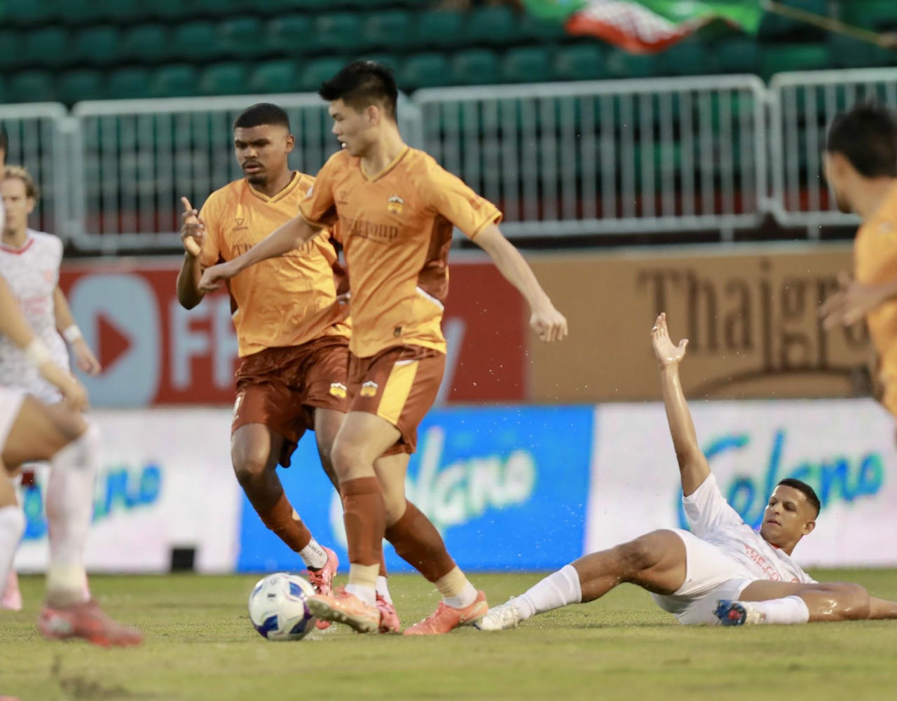 Vòng 8 V.League: Thể Công hụt hơi