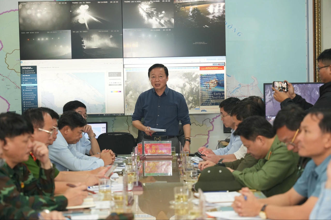 Đoàn công tác Trung ương làm việc với thành phố Huế về công tác ứng phó, khắc phục đợt mưa lũ diện rộng