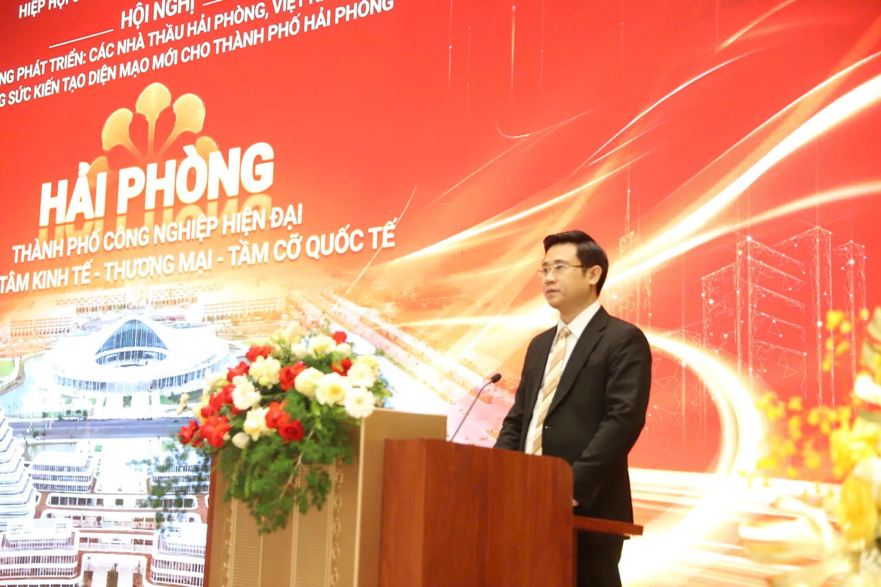 Ông Nguyễn Thế Mạnh, Chủ tịch Hiệp hội các Nhà thầu Xây dựng Hải Phòng phát biểu tại Hội nghị.