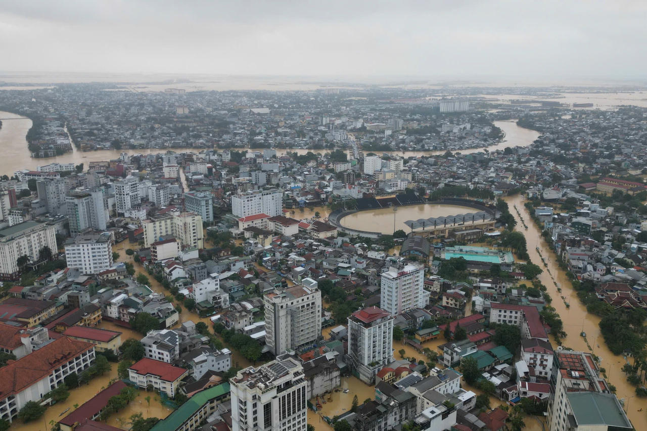 Huế ứng phó trận lũ lịch sử