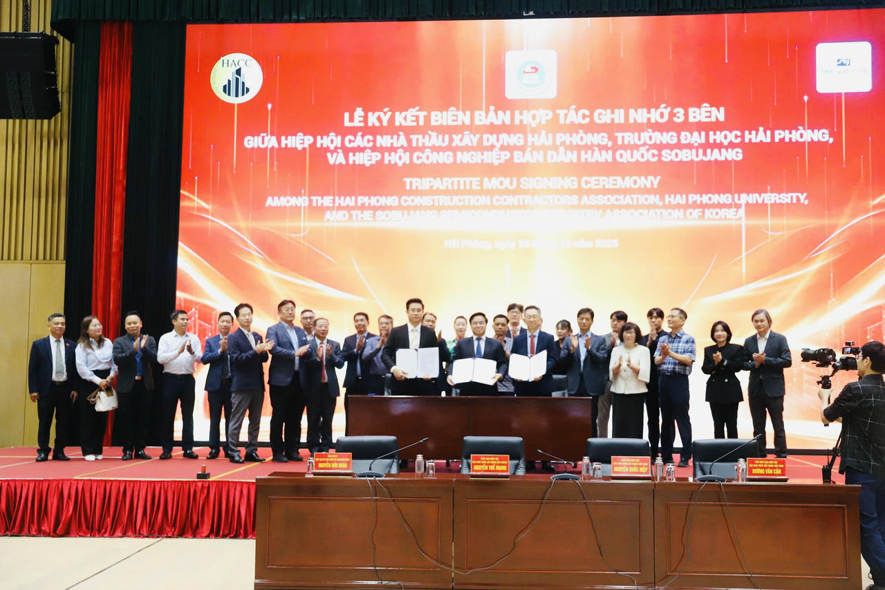Ký kết&nbsp;biên bản ghi nhớ 3 bên giữa Hiệp hội các Nhà thầu Xây dựng Hải Phòng, Trường Đại học Hải Phòng và Hiệp hội Công nghiệp Bán dẫn Hàn Quốc.
