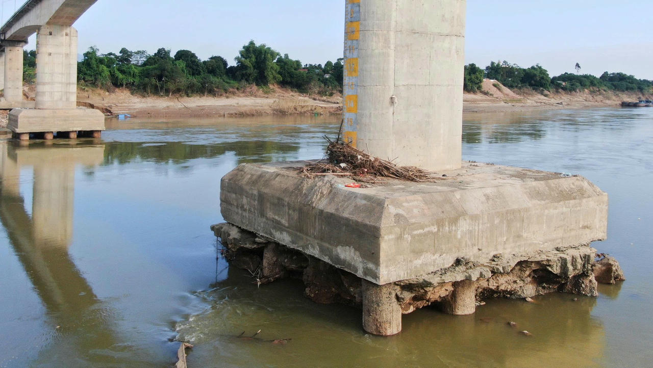 Cầu Sông Lô được giới thiệu thi công theo công nghệ tiên tiến, hiện đại, gồm chín nhịp, tám trụ và hai mố. Ảnh: Đức Mạnh.