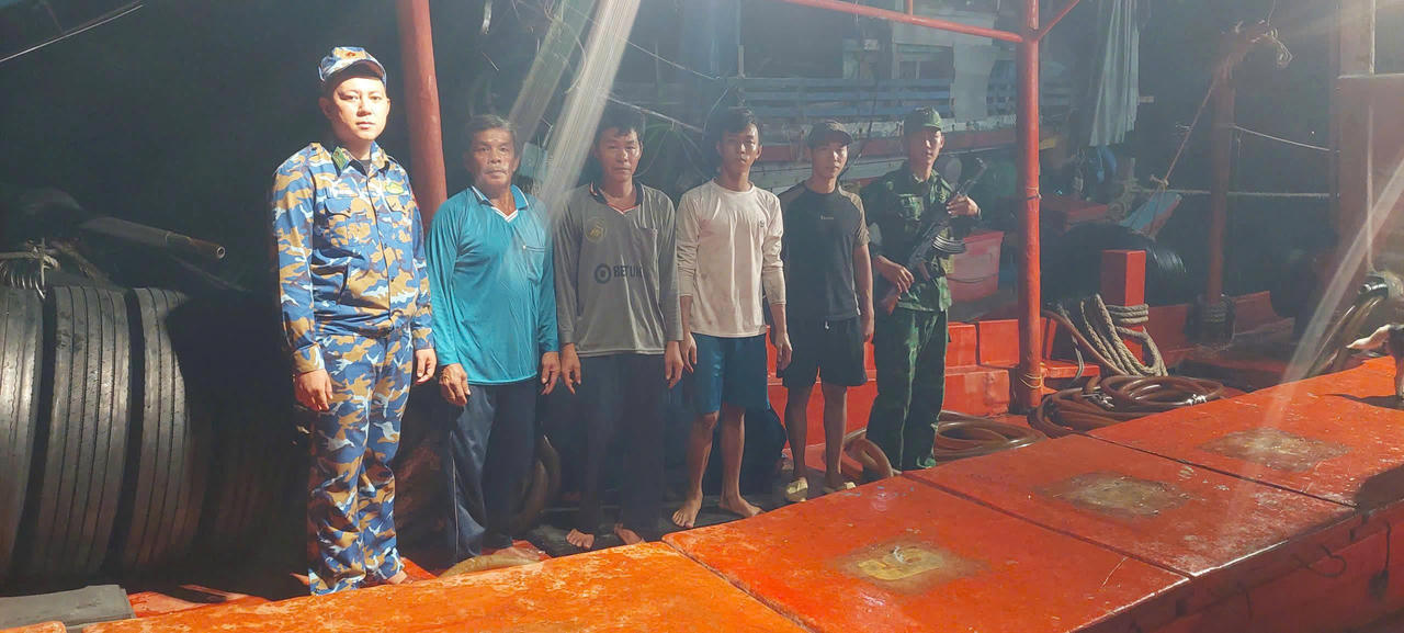 Bắt giữ tàu cá vận chuyển 31.000 lít dầu DO không rõ nguồn gốc