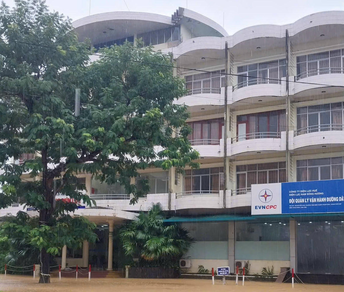 Nhà khách Công ty Điện lực Huế ở địa chỉ 100 Nguyễn Huệ mở cửa đón người dân đến lưu trú miễn phí.