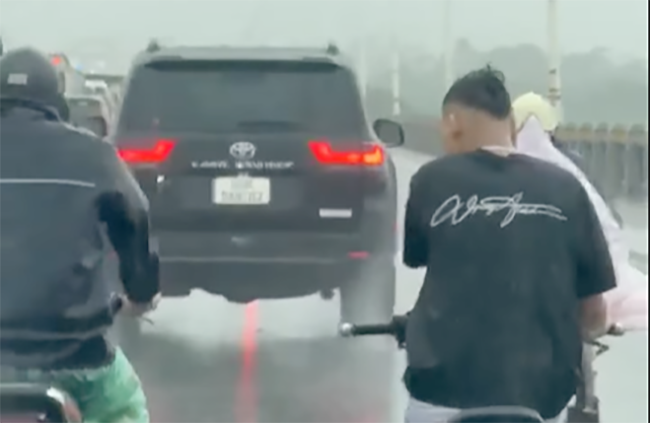 Đi vào làn xe máy trên cầu Vĩnh Tuy, tài xế ô tô bị phạt 5 triệu đồng