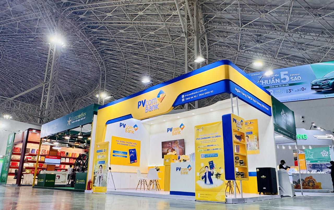 Gian hàng PVcomBank tại Khu "Thu Thịnh Vượng" (số H1-08F, Sảnh 1-2).