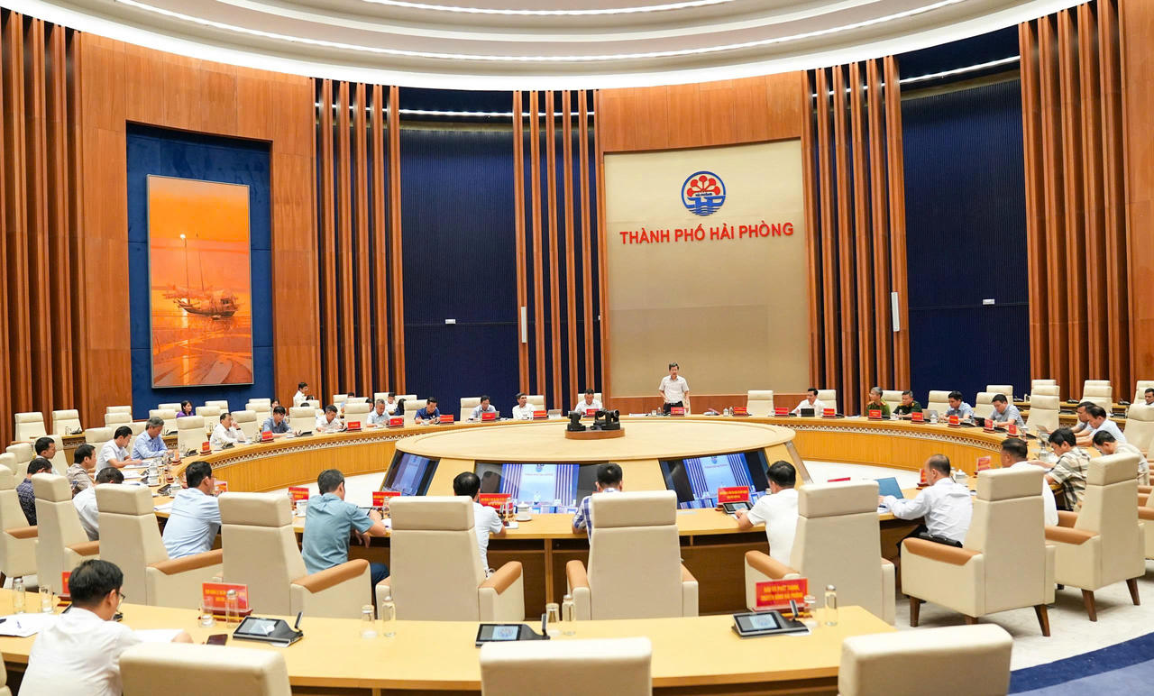 Phó Chủ tich Thường trực UBND TP Lê Anh Quân chủ trì cuộc họp chiều 20/10 về điều chỉnh kịch bản giải ngân kế hoạch vốn đầu tư công năm 2025 đến hết niên độ ngân sách.