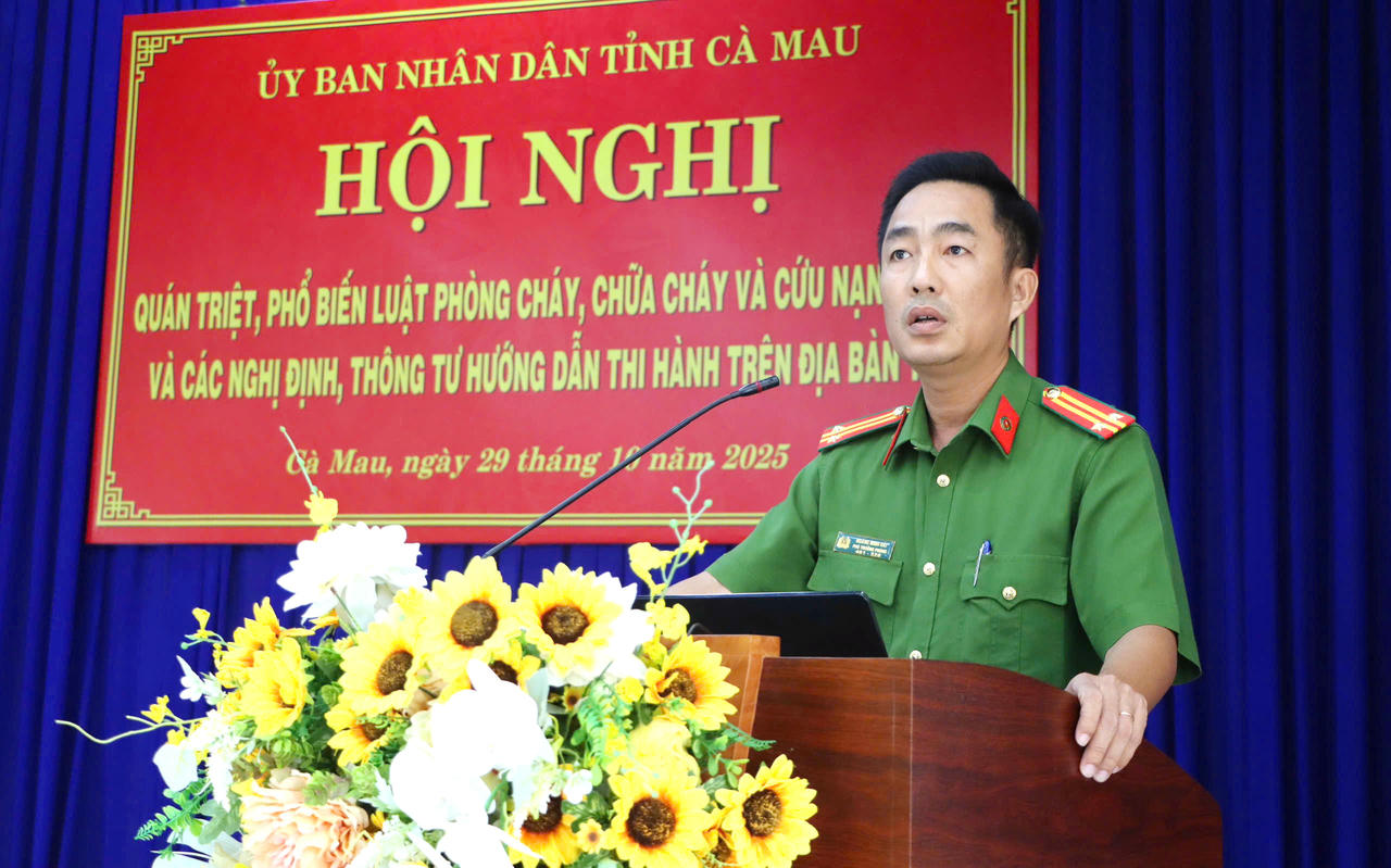 Lãnh đạo Phòng Cảnh sát PCCC và CNCH Công an tỉnh Cà Mau triển khai nội dung cơ bản, các điểm mới của Luật PCCC và CNCH năm 2024 và các Nghị định, Thông tư hướng dẫn thi hành.