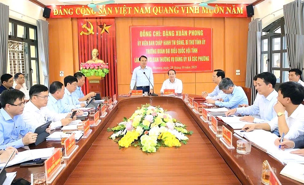Bí thư Tỉnh ủy Ninh Bình Đặng Xuân Phong phát biểu tại buổi làm việc với xã Cúc Phương