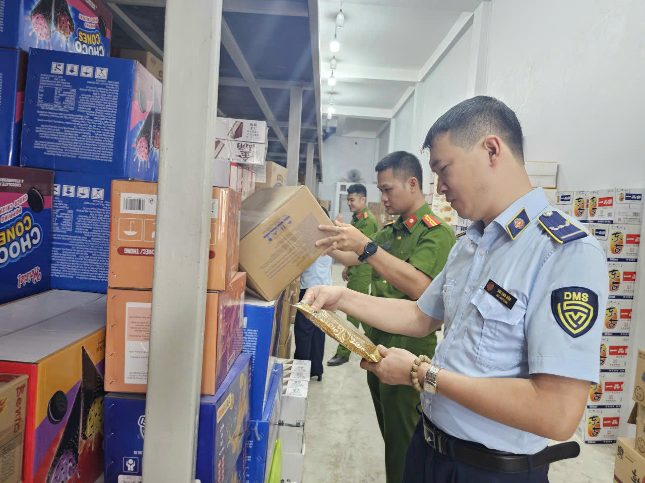 Trong dịp Tết Trung thu 2025, lực lượng QLTT TP Hà Nội đã đã tạm giữ, xử lý tiêu hủy hoặc buộc tiêu hủy 17.741 chiếc bánh trung thu các loại. 