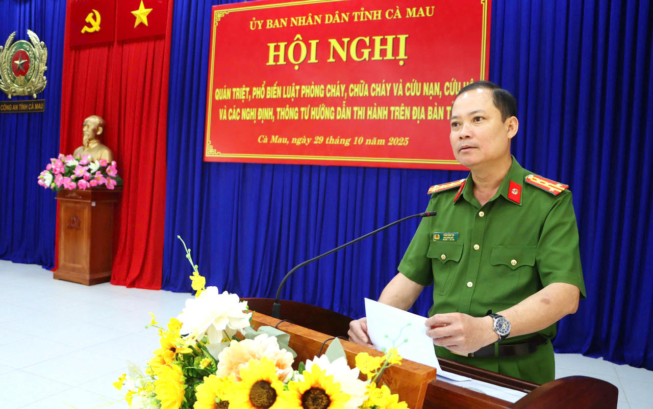 Đại tá Trần Văn Thi - Phó Giám đốc Công an tỉnh, Phó Trưởng ban Thường trực, Ban Chỉ đạo PCCC và CNCH tỉnh Cà Mau, phát biểu khai mạc.