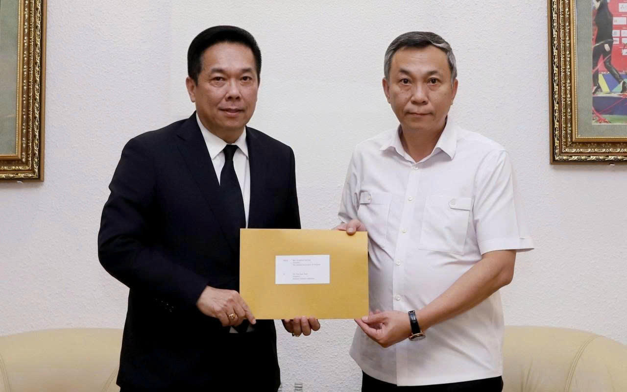 Lãnh đạo Liên đoàn bóng đá Thái Lan mang tâm thư sang Việt Nam xin lỗi