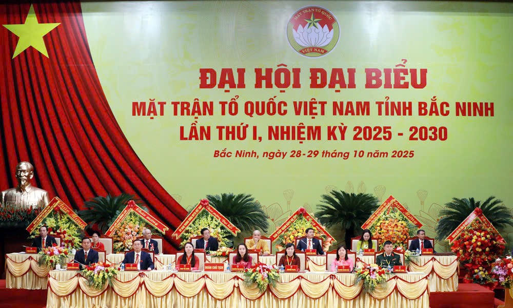 Đoàn Chủ tịch điều hành Đại hội.