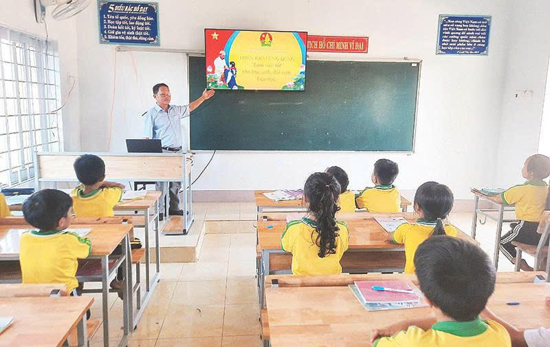 Thầy và trò&nbsp;Trường tiểu học Lê Hồng Phong ở TP Gia Nghĩa (Đắk Nông cũ), nay là phường Gia Nghĩa, tỉnh Lâm Đồng trong một tiết học.