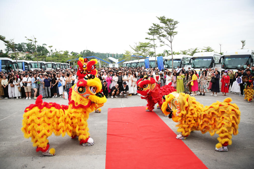 Công tác đón tiếp đoàn khách được chuẩn bị chu đáo, đảm bảo an toàn và trật tự.
