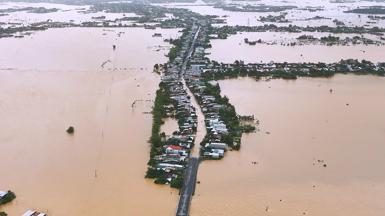 Kinh hoàng lũ quét cuốn phăng 11 ngôi nhà ở nóc Ông Yên, Đà Nẵng