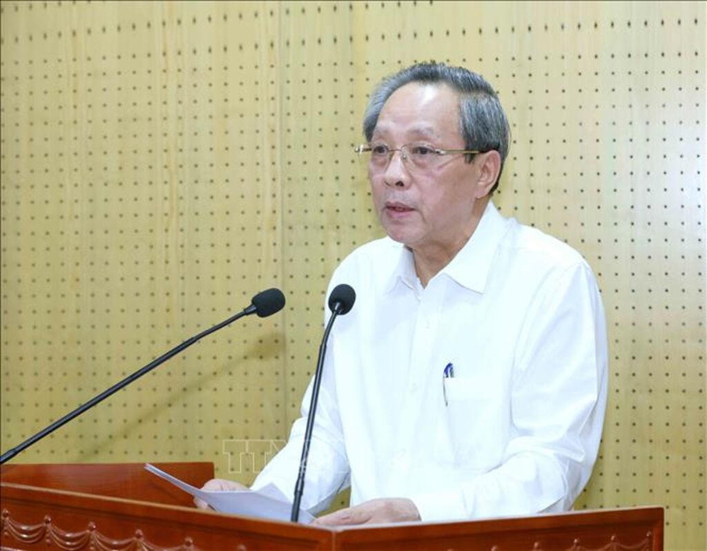 Đồng chí Hoàng Đăng Quang, Uỷ viên Trung ương Đảng, Phó Trưởng Ban Thường trực Ban Tổ chức Trung ương quán triệt các Quy định mới của Trung ương. 