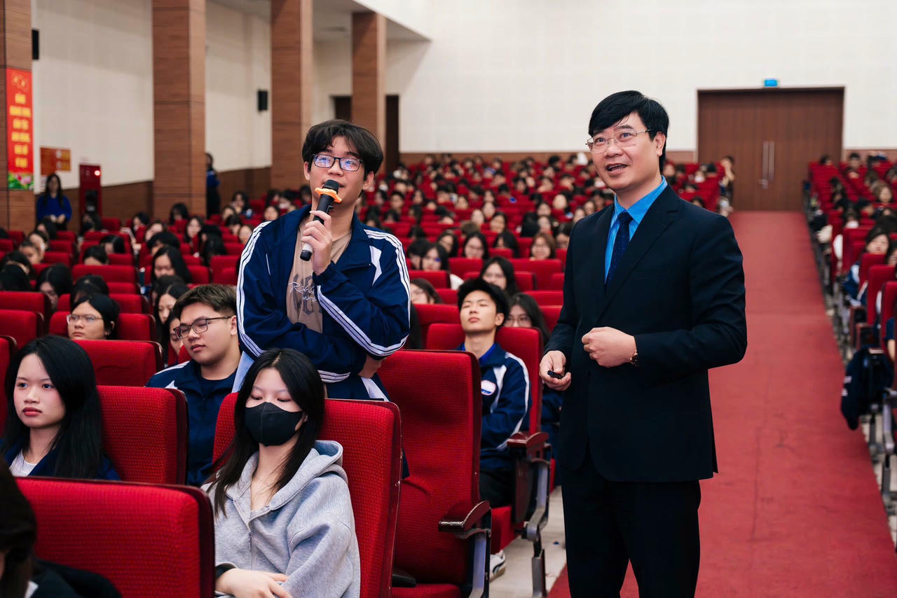 Chuyên gia chia sẻ kinh nghiệm nhận biết, đối phó với tội phạm mạng.