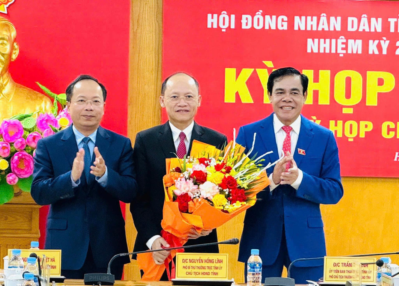 Ông Nguyễn Hồng Lĩnh được bầu giữ chức Chủ tịch HĐND tỉnh Hà Tĩnh.