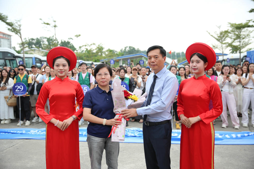 Đón 1.000 khách Trung Quốc tham quan Vịnh Hạ Long, mở đầu chuỗi tour MICE quy mô lớn cuối năm