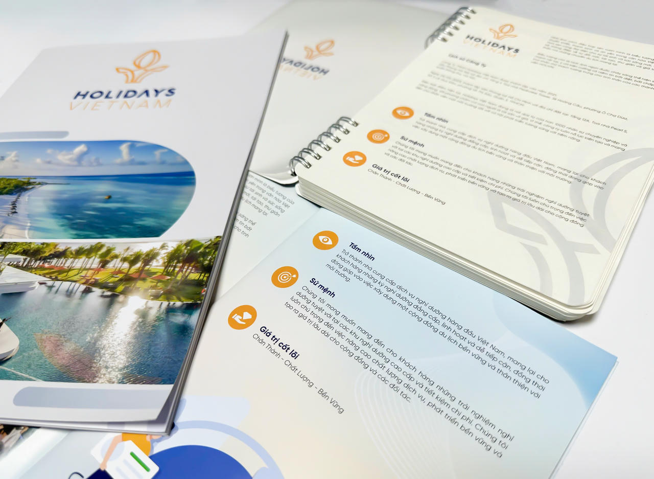Hình ảnh giá trị cốt lõi được truyền tải sống động trong các ấn phẩm, khơi dậy tinh thần đồng hành và phát triển cùng tập thể Holidays Việt Nam