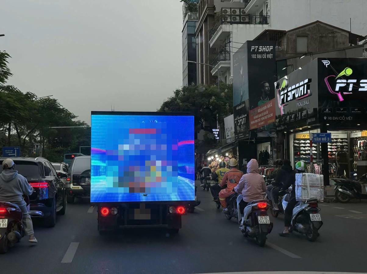 Xử phạt công ty quảng cáo bằng màn hình LED trên thùng xe tải