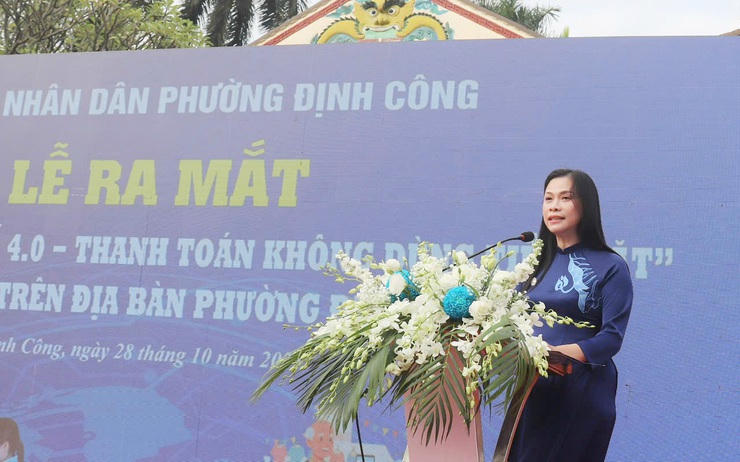 Phó Chủ tịch UBND phường Định Công Nguyễn Thị Thu Hương phát biểu tại buổi Lễ.