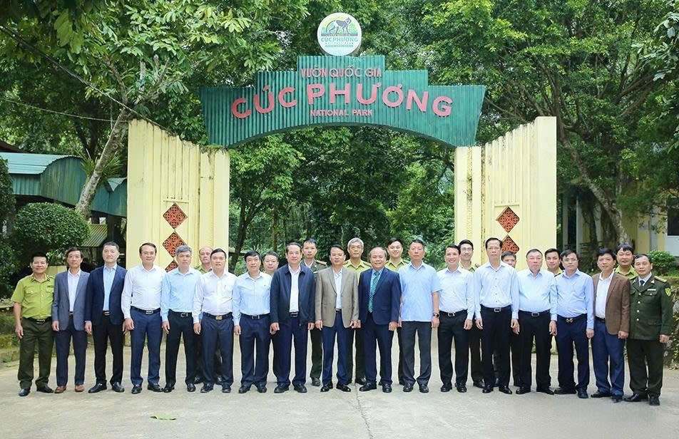 Bí thư Tỉnh ủy Đặng Xuân Phong và Đoàn công tác đã đến thăm và khảo sát tại Vườn Quốc gia Cúc Phương.