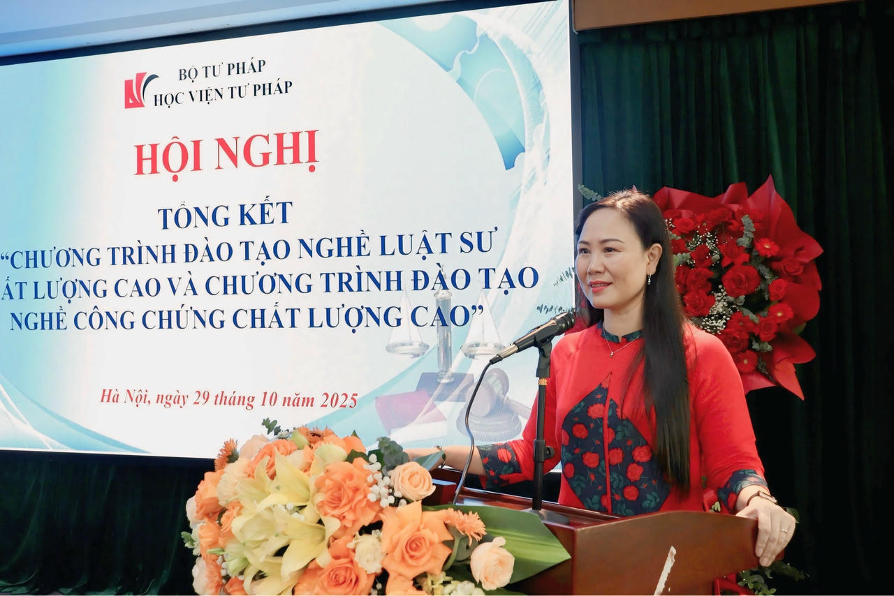 NGƯT.PGS.TS Nguyễn Minh Hằng phát biểu khai mạc.