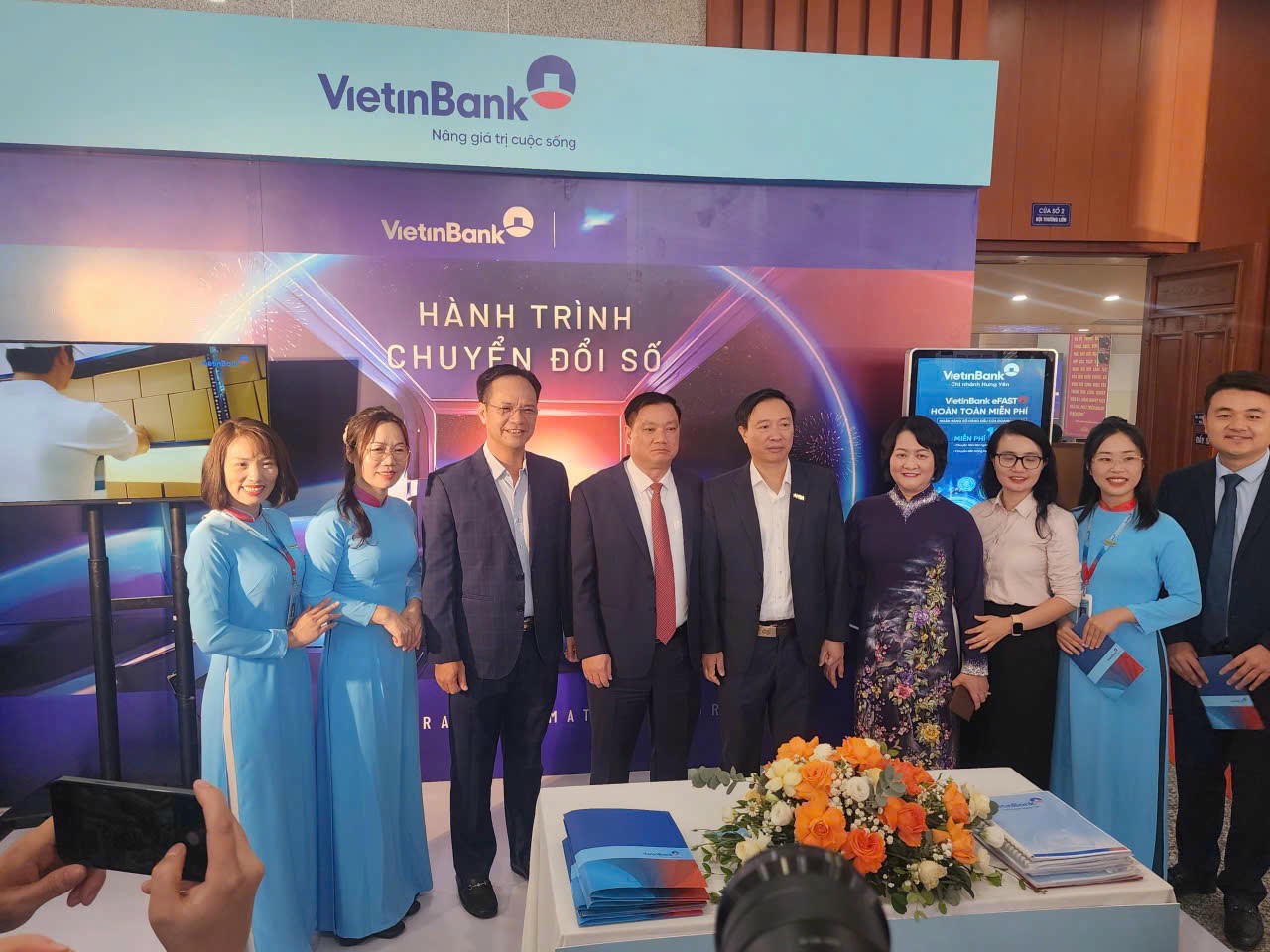 Các đại biểu tham dự Diễn đàn.