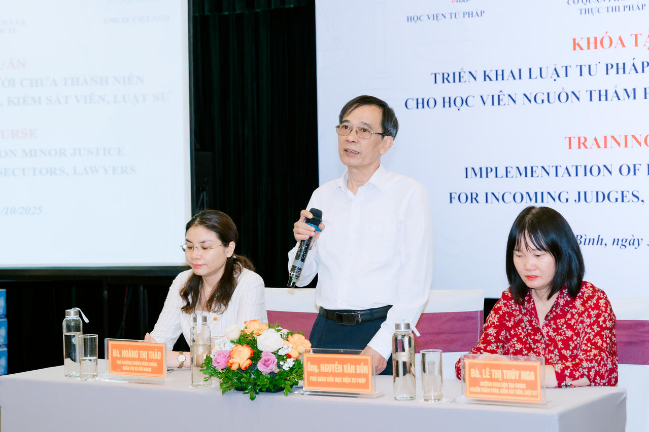 Phó Giám đốc Học viện Tư pháp Nguyễn Văn Bốn phát biểu tại buổi tập huấn