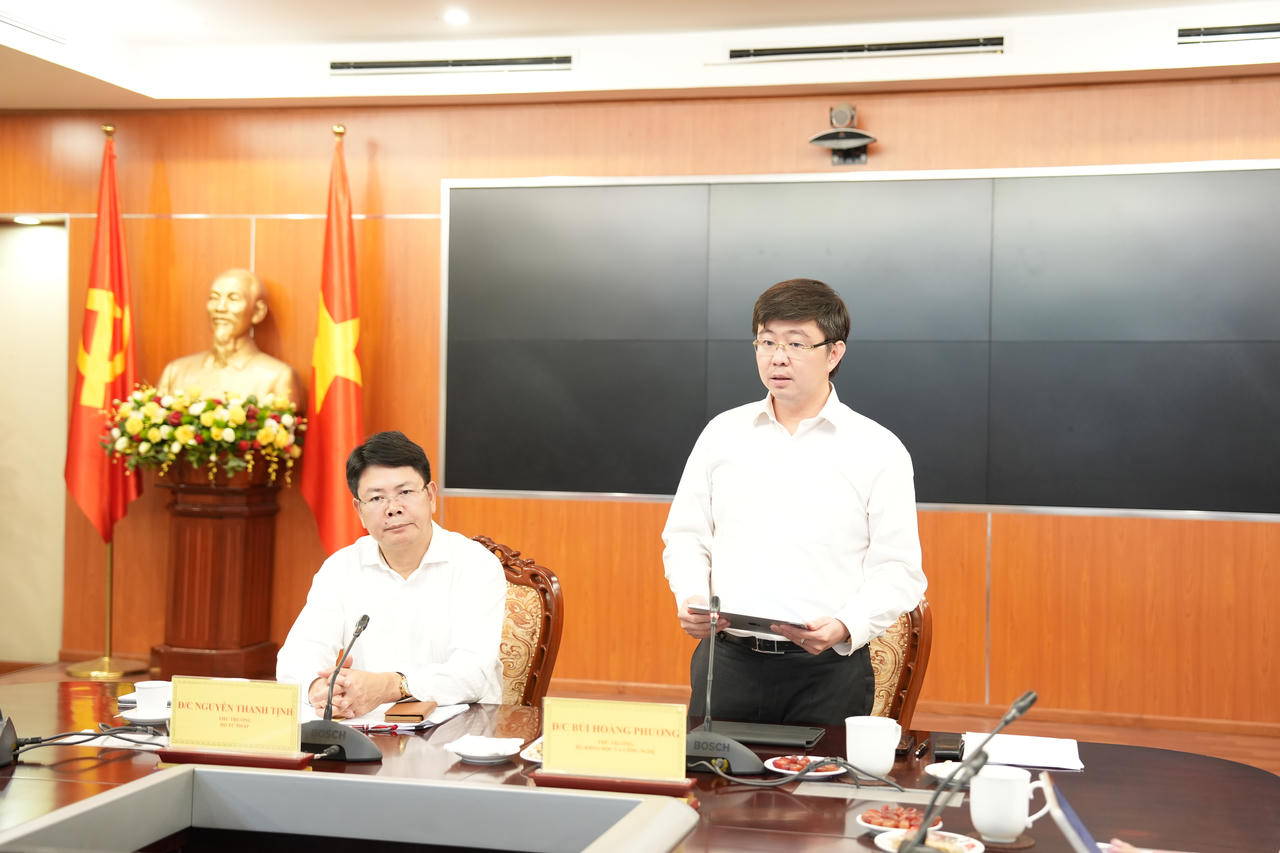 Thứ trưởng Bộ KH và CN Bùi Hoàng Phương 