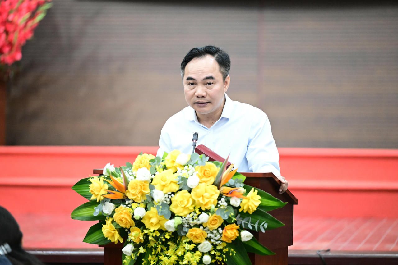 Đại tá Nguyễn Huy Khích phát biểu tại hội nghị. Ảnh: PV