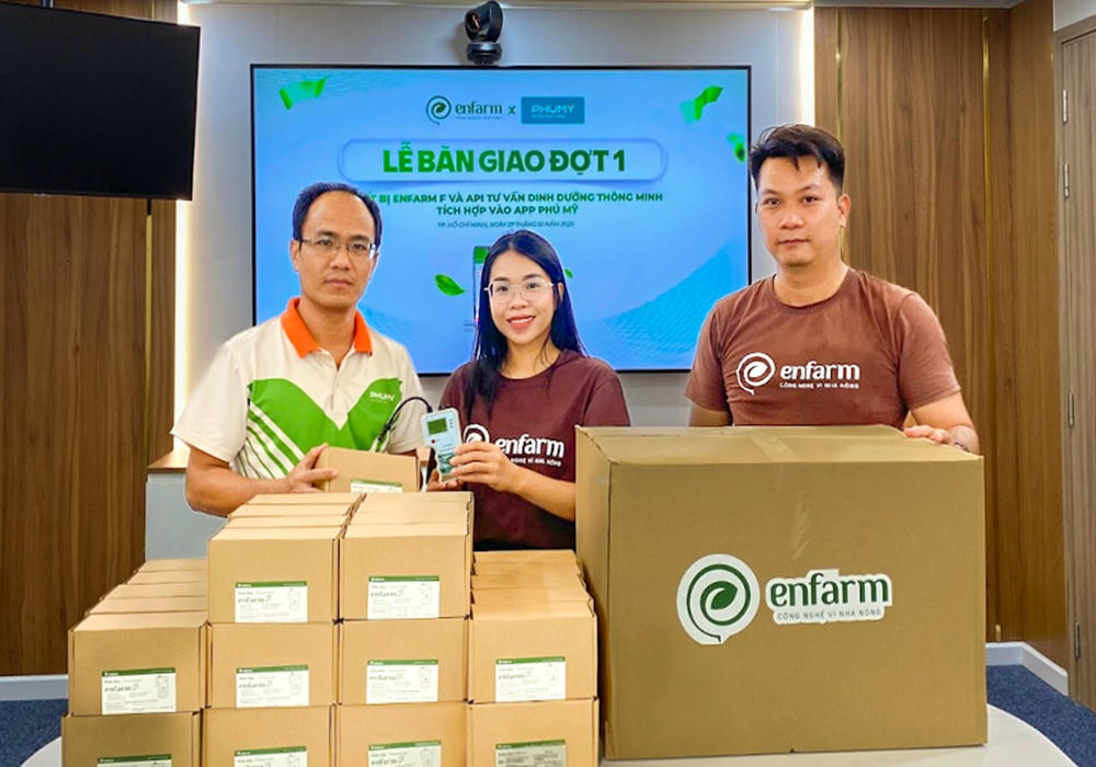Phú Mỹ nhận thiết bị đo dinh dưỡng đất thông minh của Enfarm.