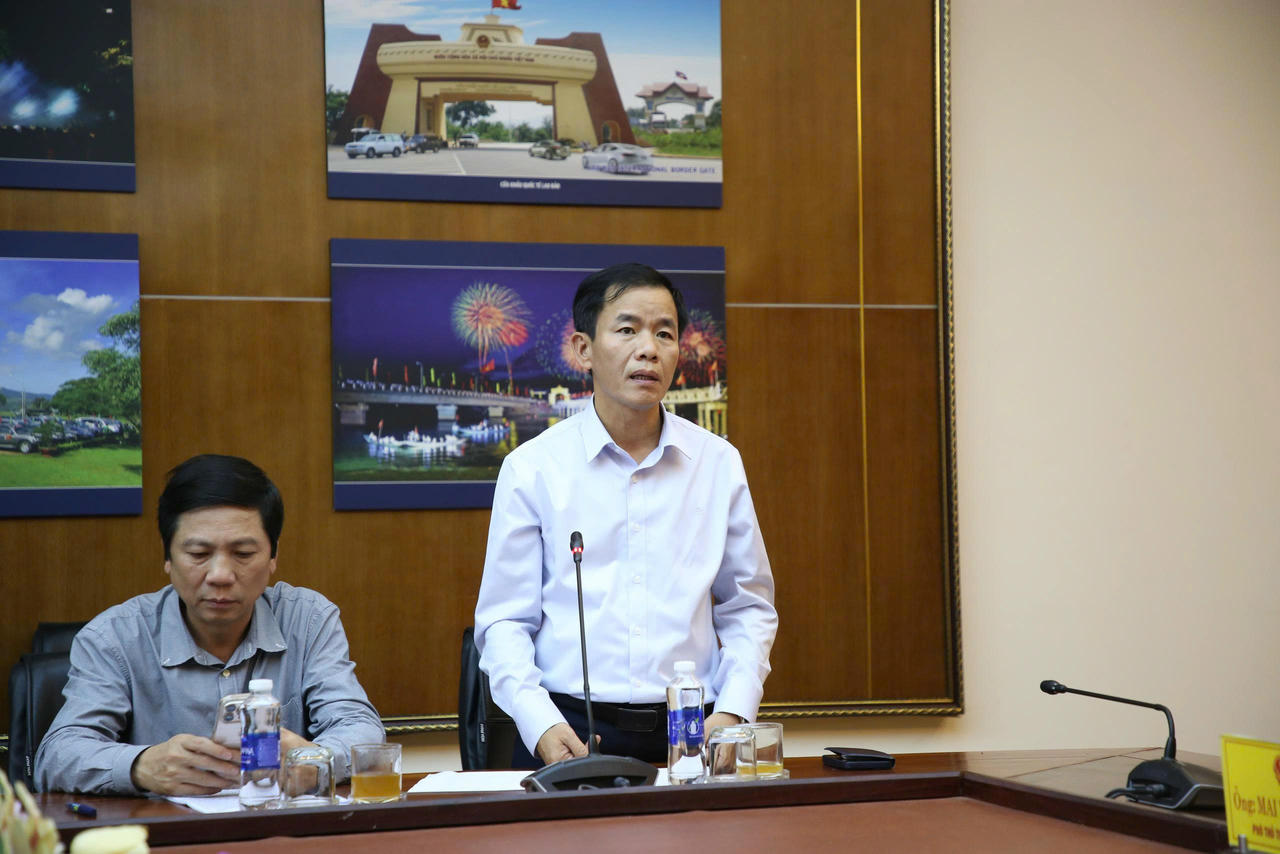 Bí thư Tỉnh ủy Nguyễn Văn Phương phát biểu tại cuộc họp.